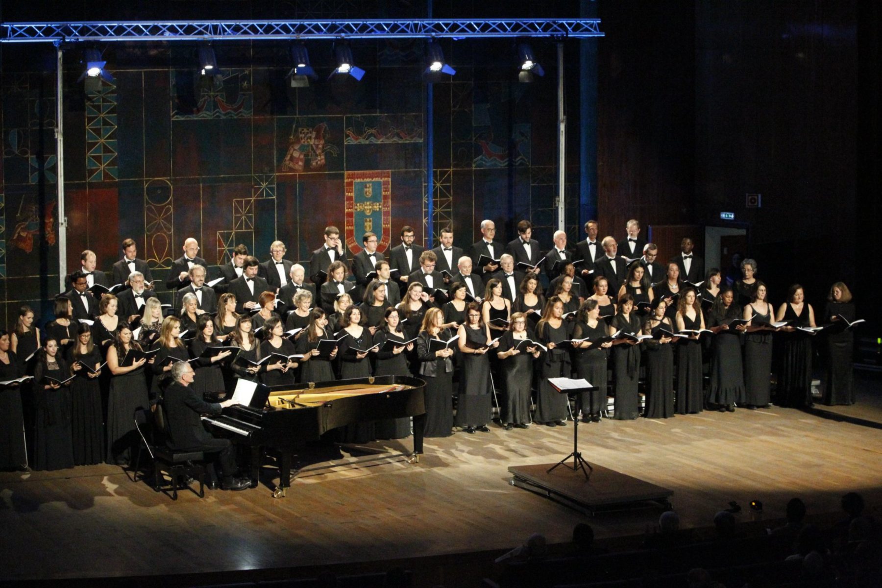 Joana - Lisboa,Lisboa: .Estudante na Escola Superior de Música de Lisboa dá  aulas de Canto em Lisboa .Cantora profissional com experiência a leccionar  aulas de canto, coro e expressão musical, propõe-se a